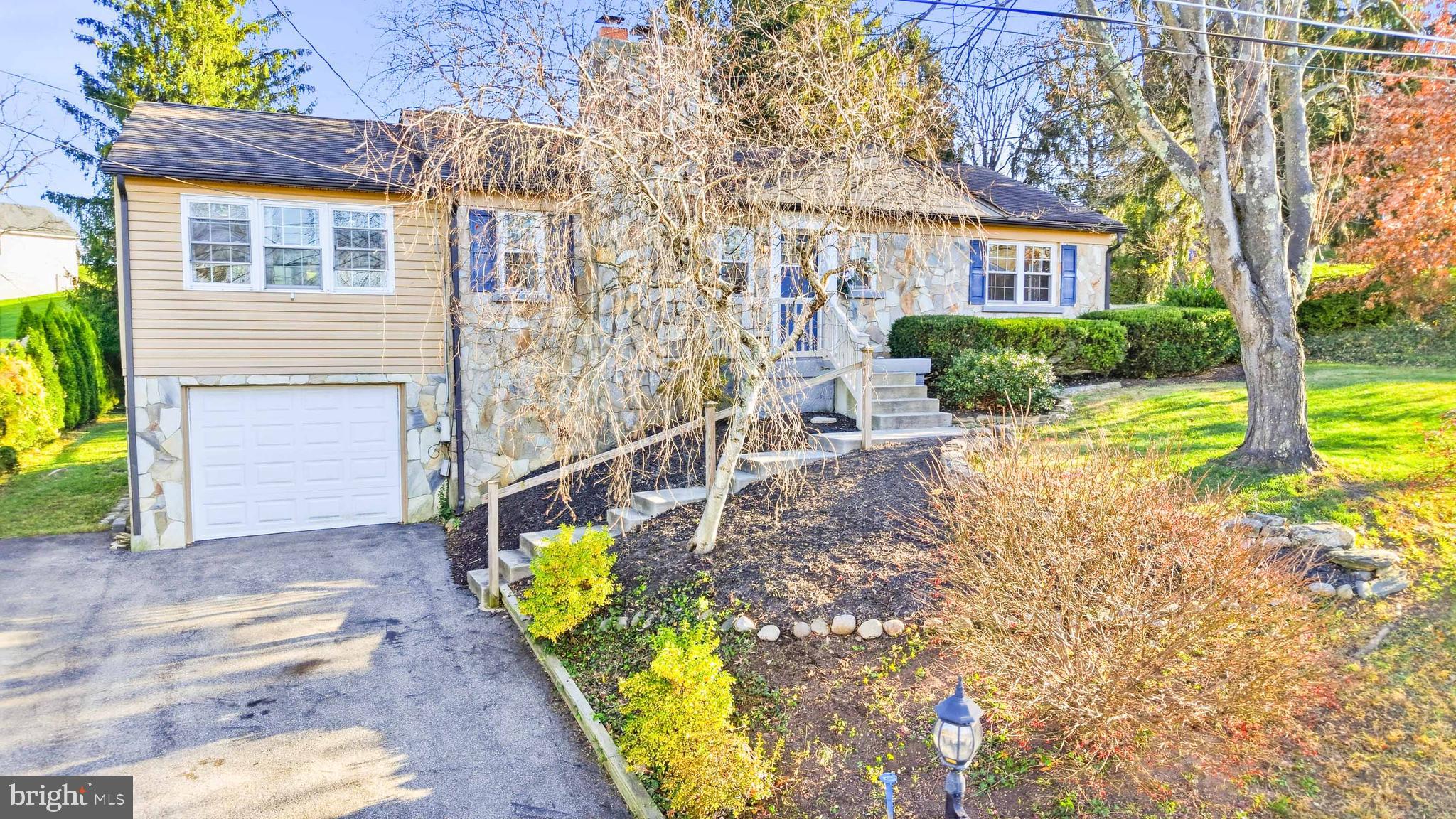 709 N WARFIELD DRIVE