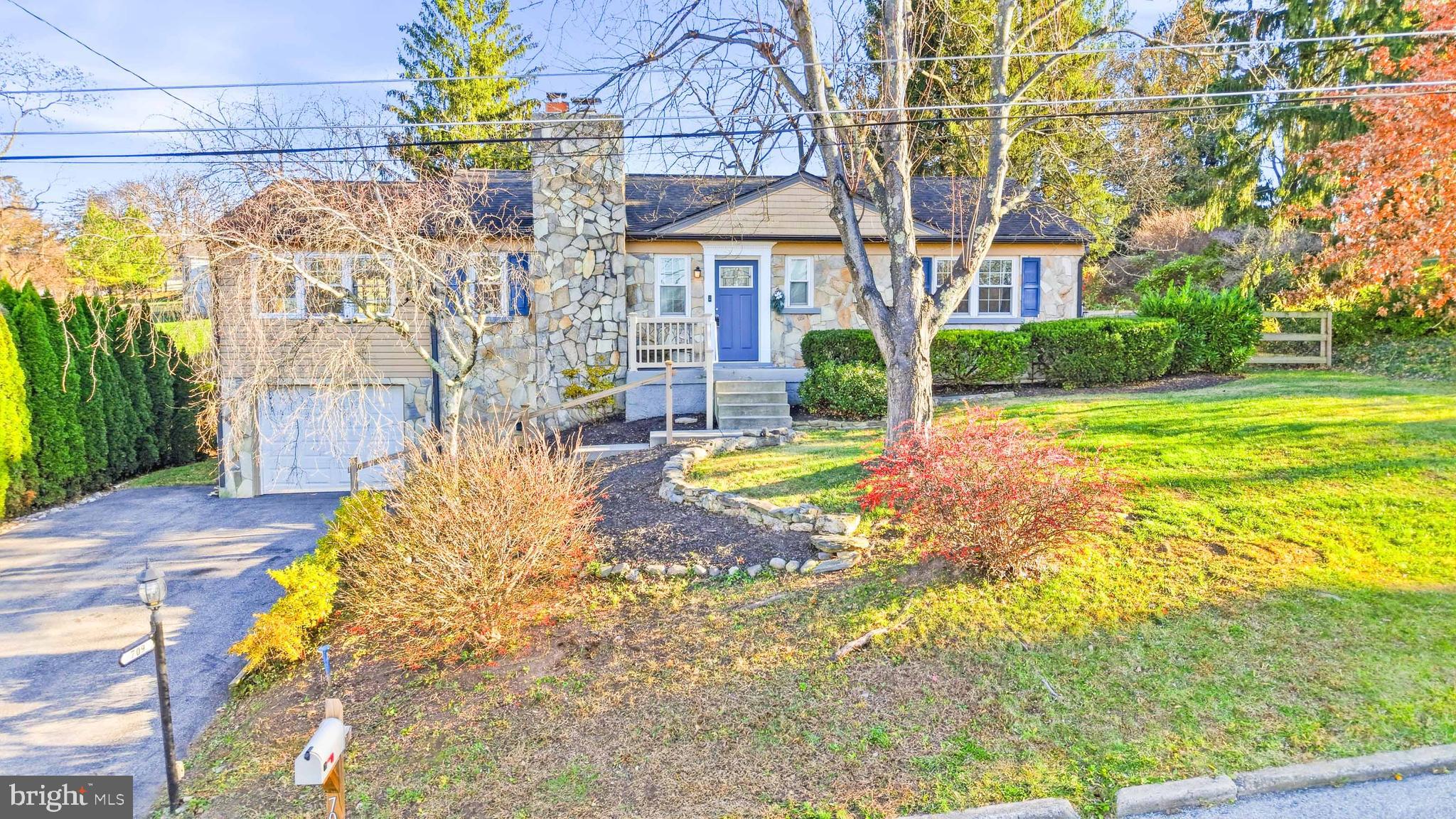 709 N WARFIELD DRIVE