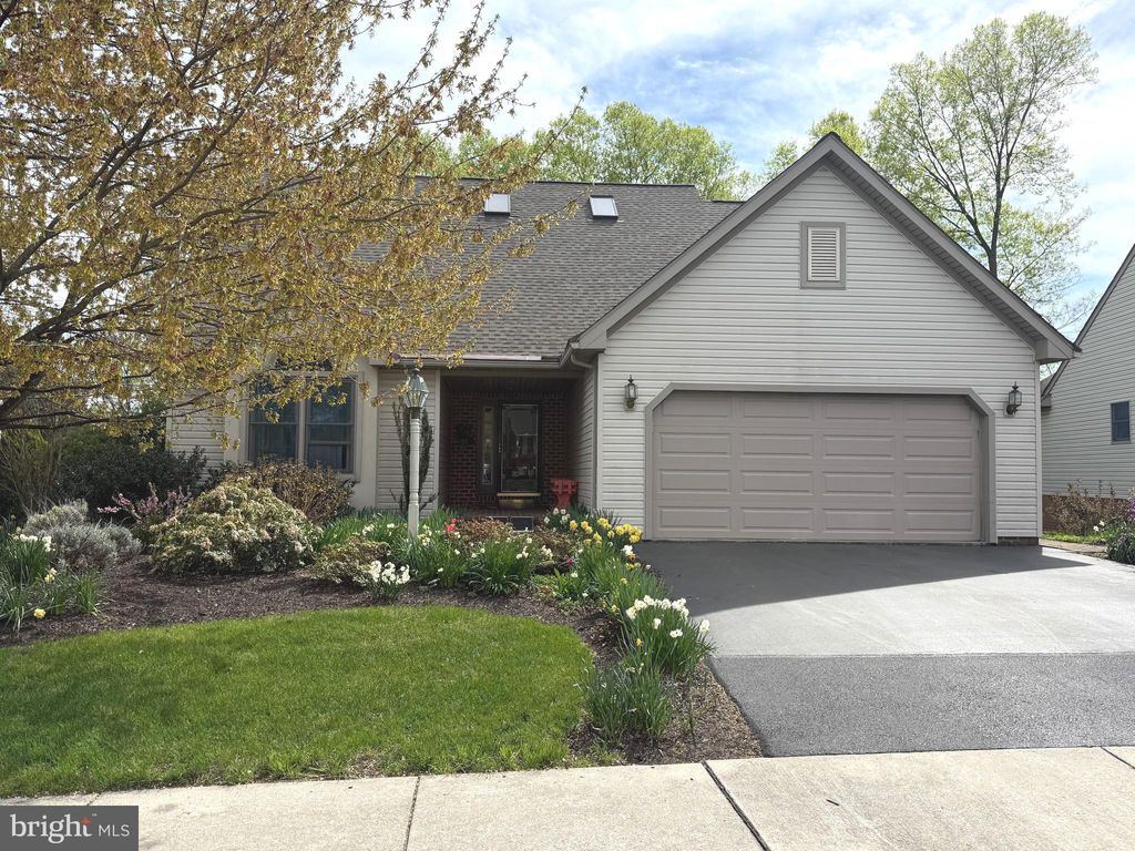 Photo of 902 Hedgewyck Lane, ELIZABETHTOWN, PA 17022 (MLS # PALA2069224)