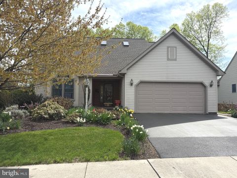 Photo of 902 Hedgewyck Lane, ELIZABETHTOWN, PA 17022 (MLS # PALA2069224)