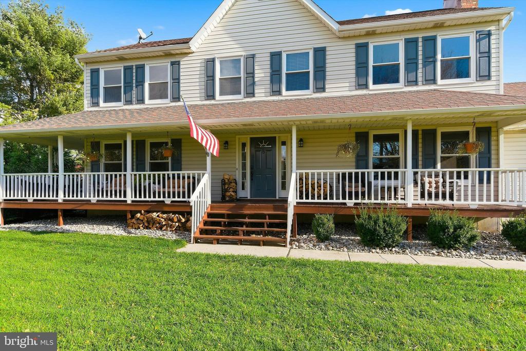 Photo of 8 Craig Drive, COLUMBUS, NJ 08022 (MLS # NJBL2098438)