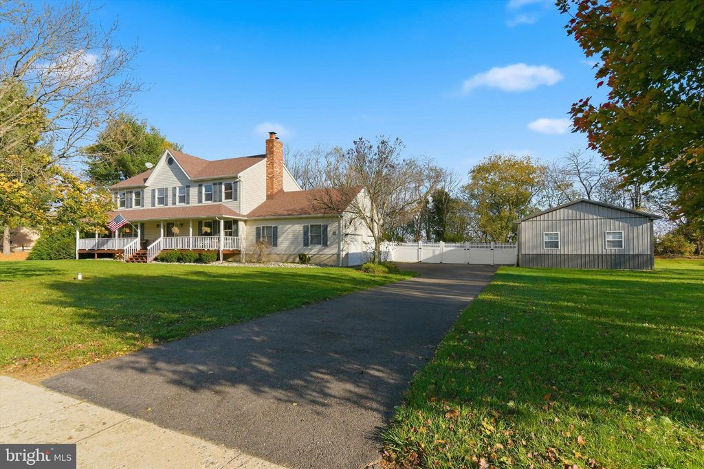 Photo of 8 Craig Drive, COLUMBUS, NJ 08022 (MLS # NJBL2098438)