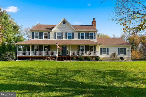 Photo of 8 Craig Drive, COLUMBUS, NJ 08022 (MLS # NJBL2098438)