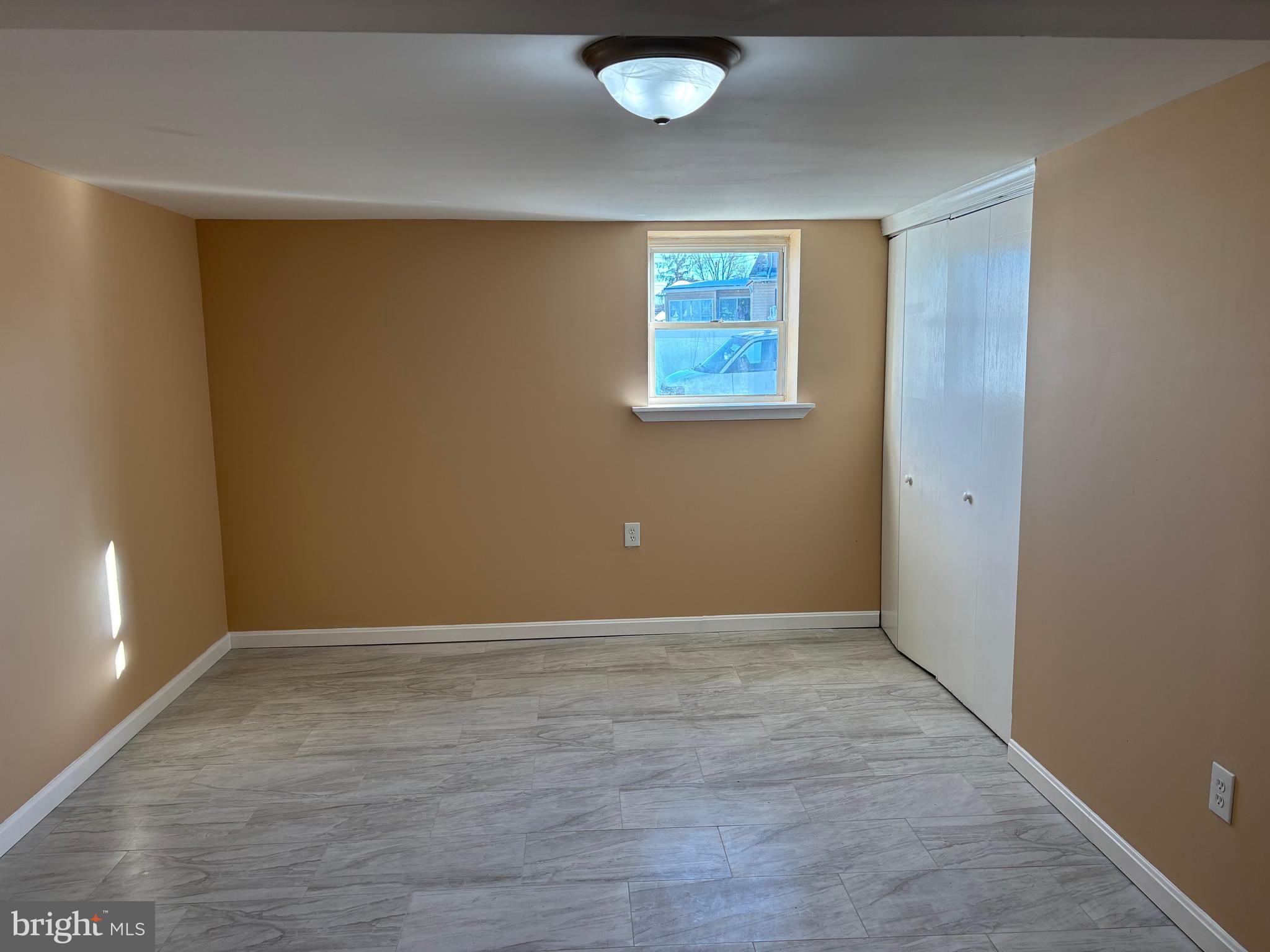 WINDSOR MILL - Residential