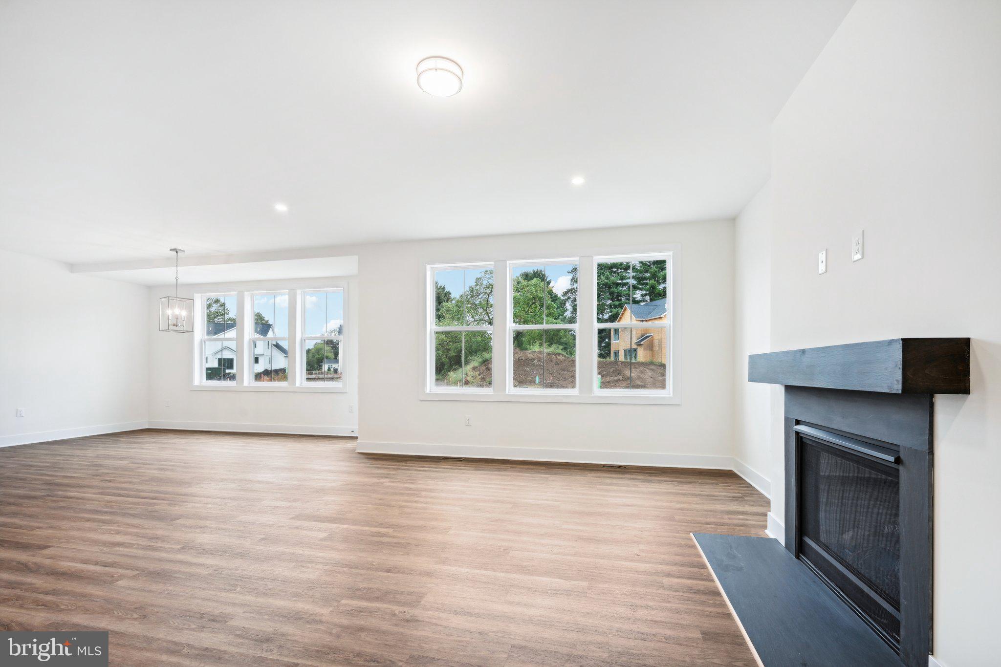 322 W MORELAND AVENUE