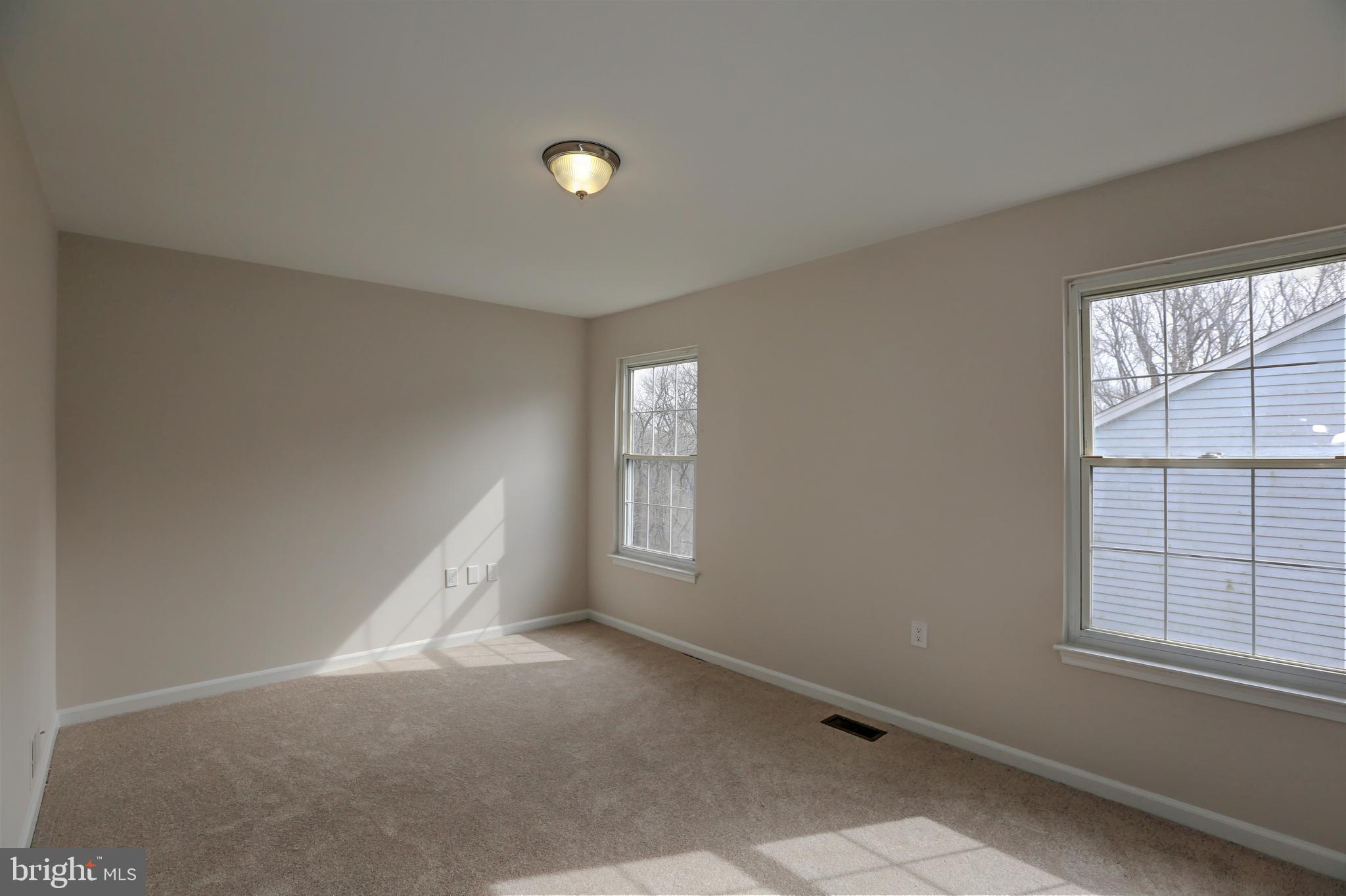 MACGILLS COMMON - Residential