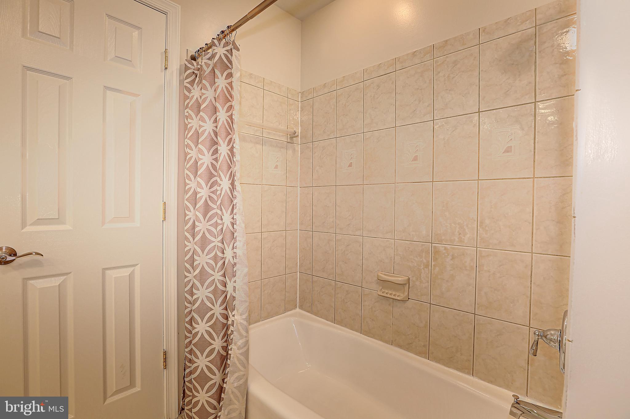 MACGILLS COMMON - Residential