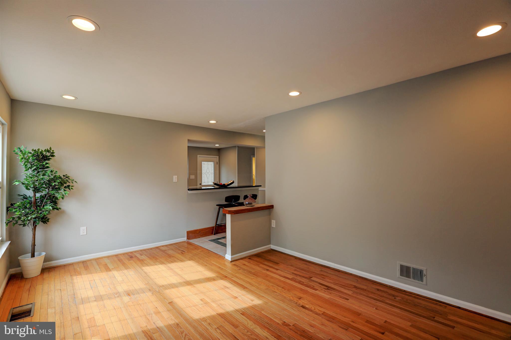 MACGILLS COMMON - Residential