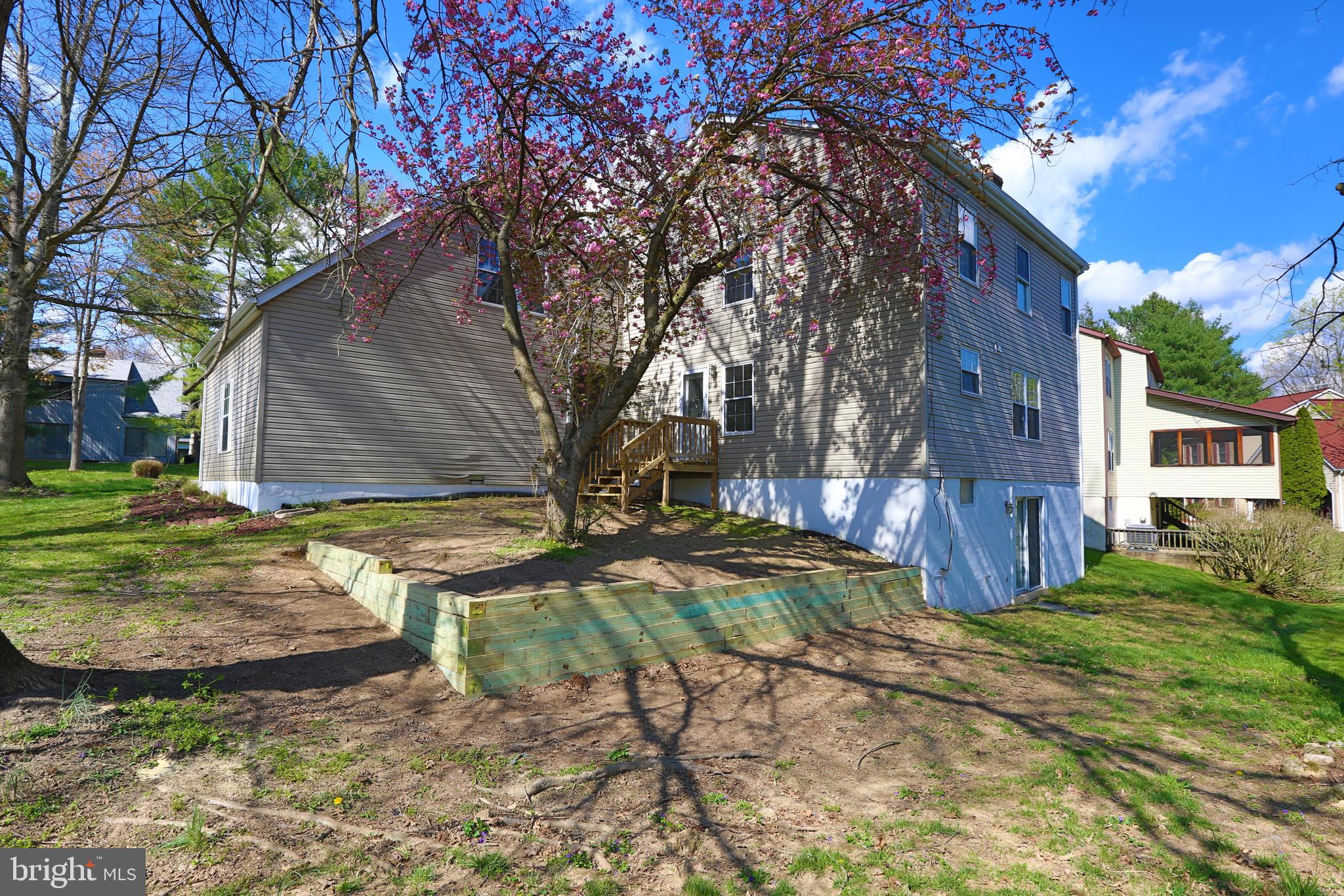 MACGILLS COMMON - Residential