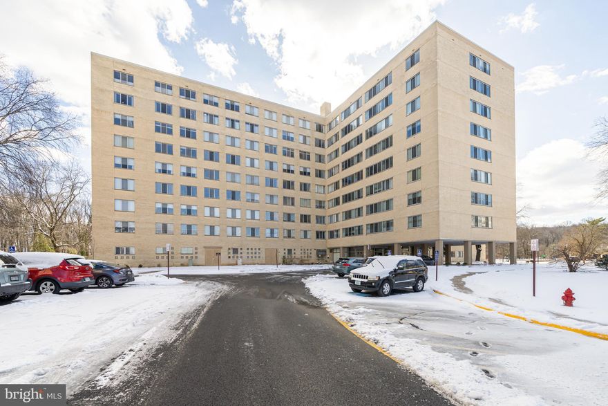 VERY DESIRABLE Condo unit   River Towers is a unique high-rise condominium community in northern Virginia. Located on 26 beautiful acres, residents enjoy pools, tennis courts, fitness centers, rooftop terraces, garden plots, a picnic grove with grills, basketball court, playground, volleyball court and a clubroom. The local area features shopping, bike and walking trails, the Potomac River, a marina and a bus stop with connection to the DC Metrorail’s yellow line. Close to local shopping, Old Town Alexandria and entire NOVA/DC area.  Hardwood Parquet floors, Full Bath, Walk-in Closet and a  bank of windows overlooking Dyke Marsh Wildlife Preserve and beyond to the Potomac