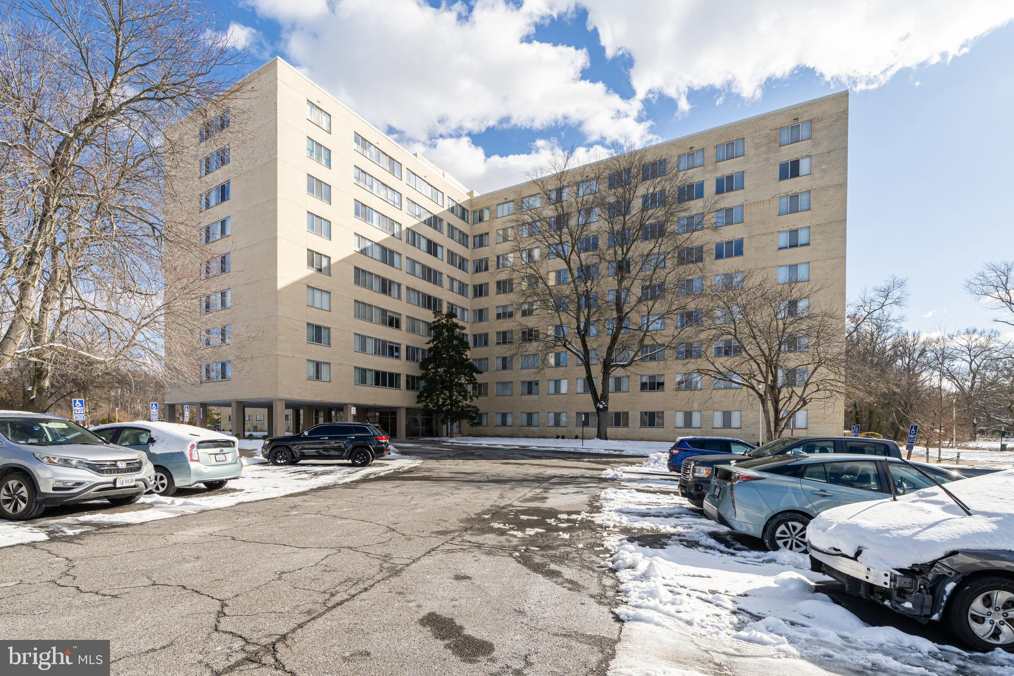 RIVER TOWERS - Residential