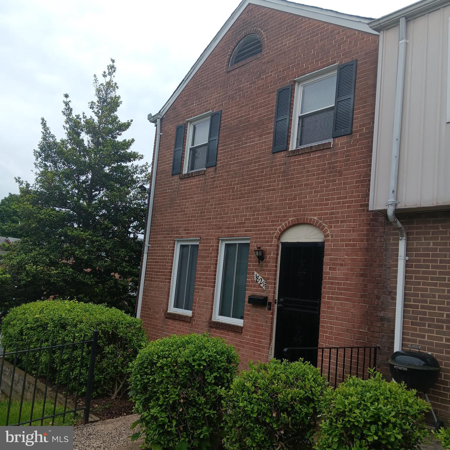 OLD TOWNE VILLAGE CONDOMINIUMS - Residential