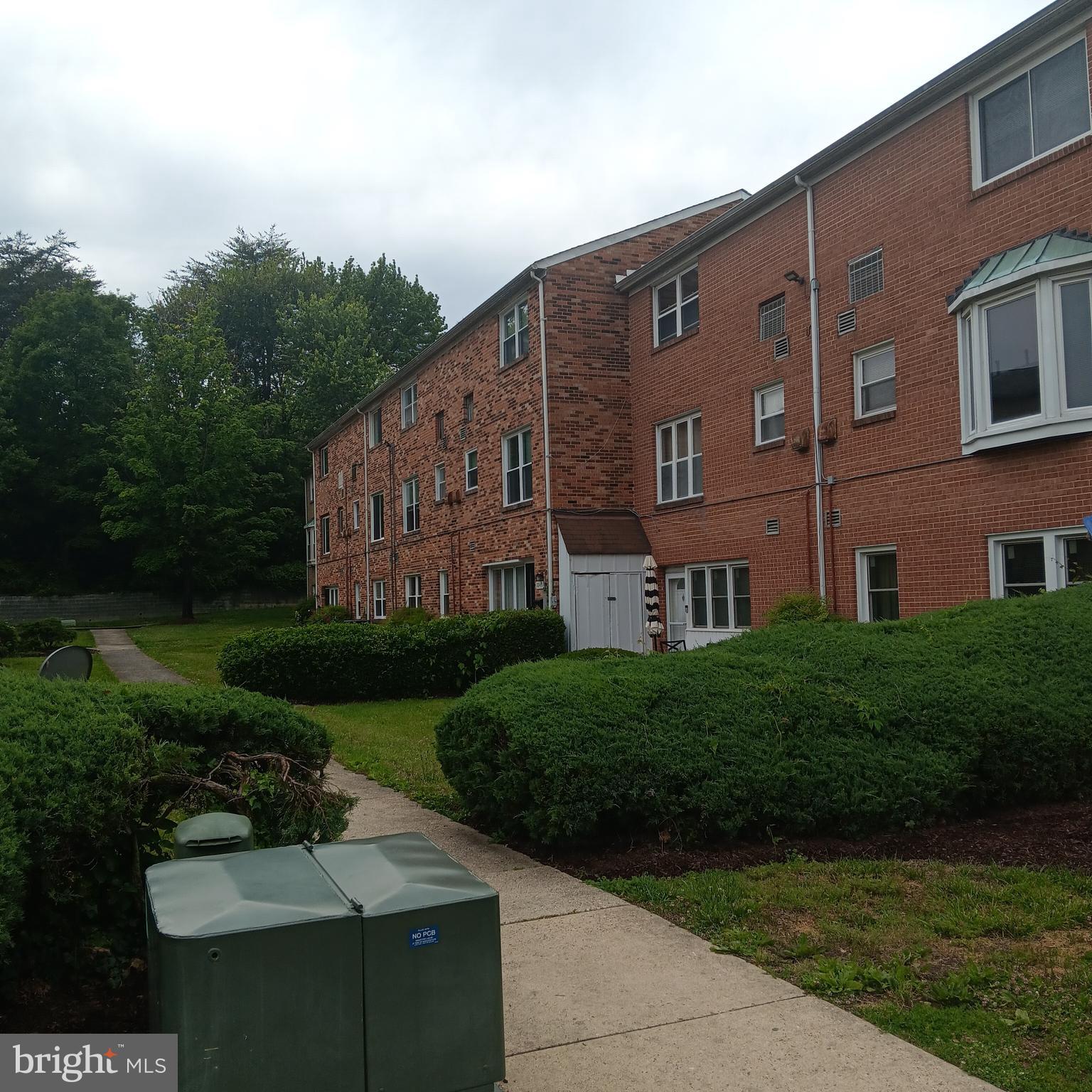 OLD TOWNE VILLAGE CONDOMINIUMS - Residential