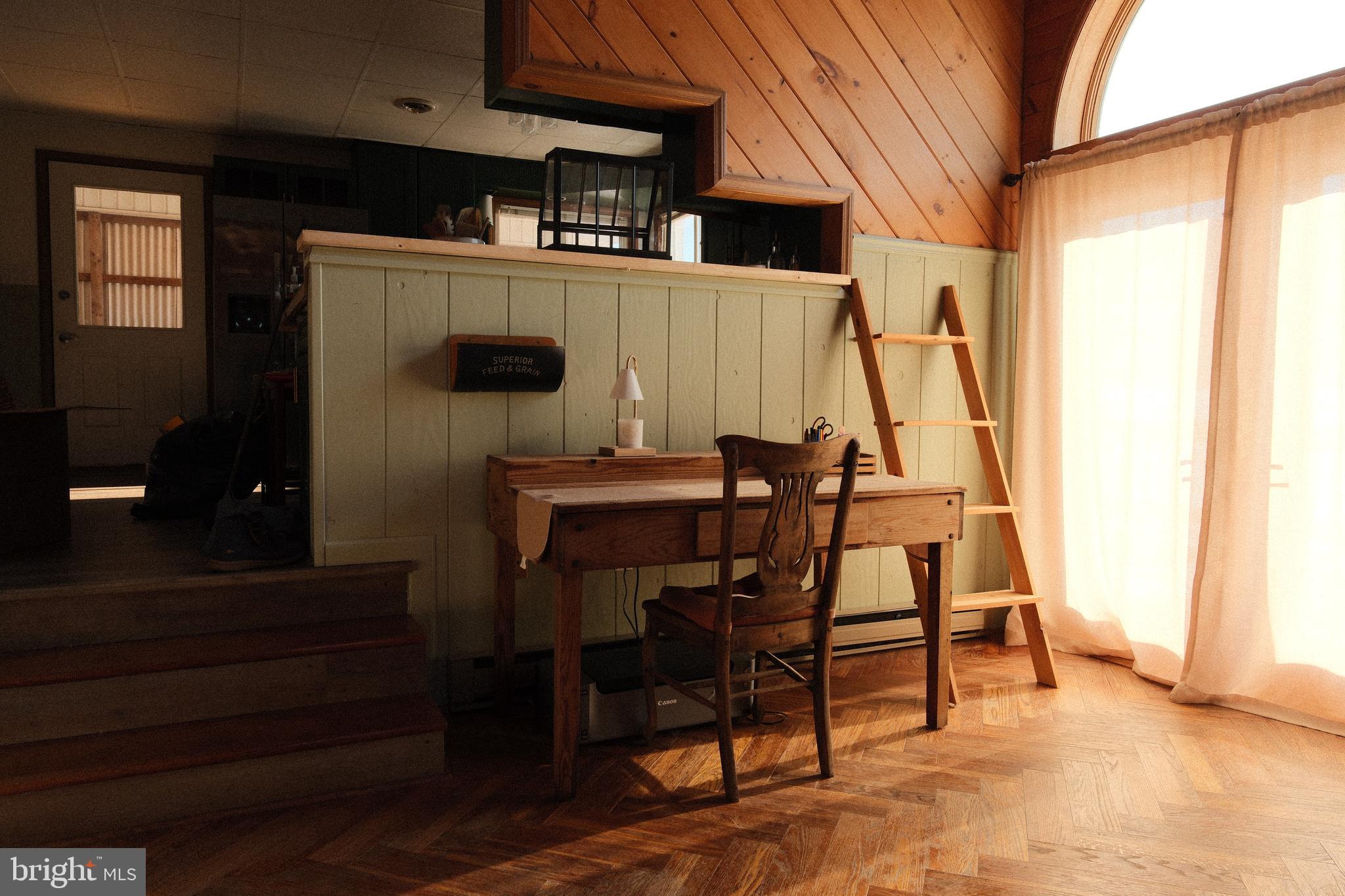 1052 CENTRE TURNPIKE