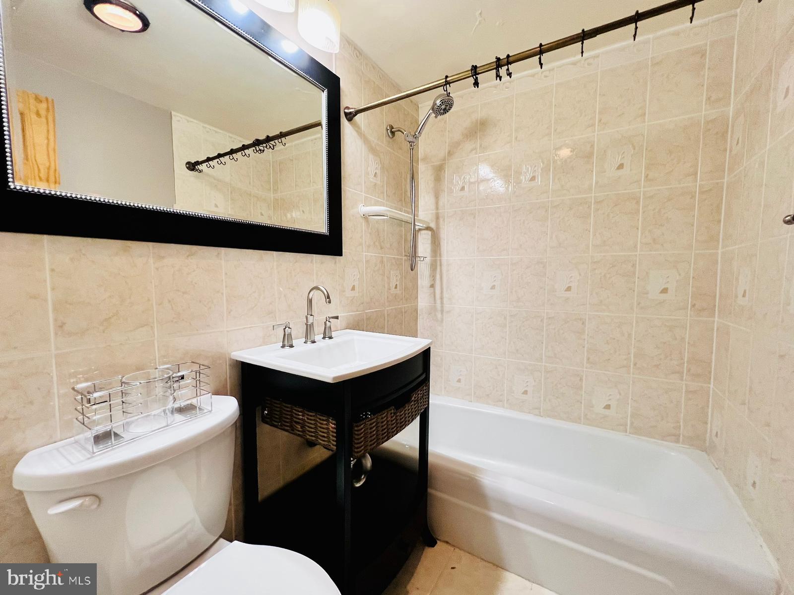 FORTY SIX HUNDRED - Residential Lease