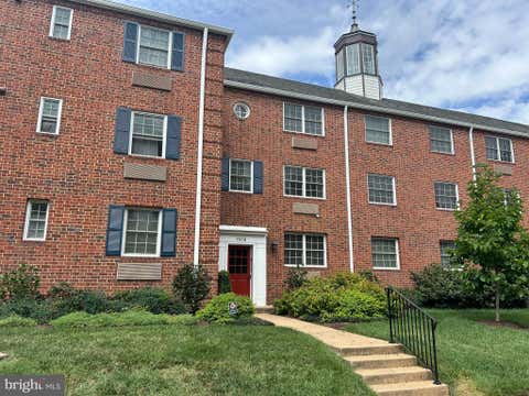 Photo of 1636 W Abingdon Drive #102, ALEXANDRIA, VA 22314 (MLS # VAAX2064854)
