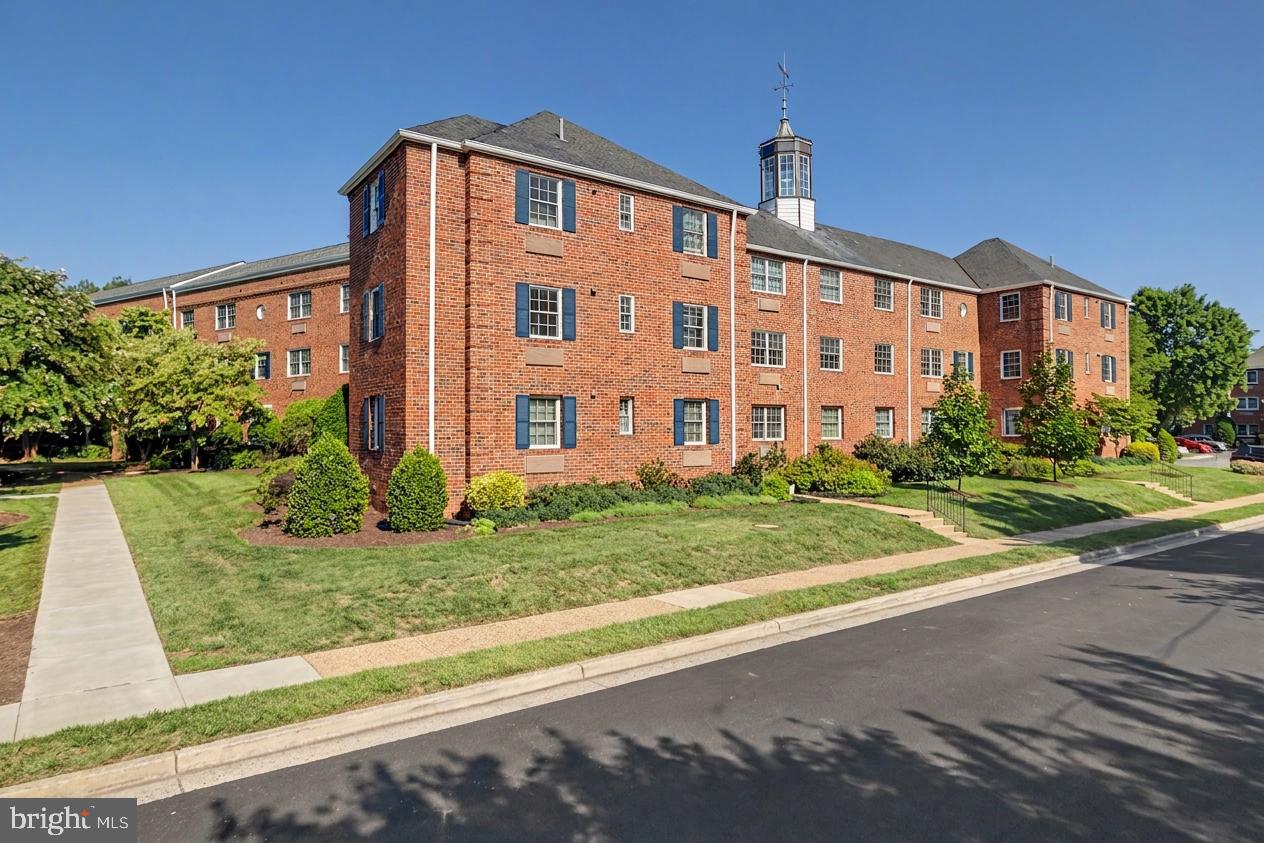 1636 W ABINGDON DRIVE 102