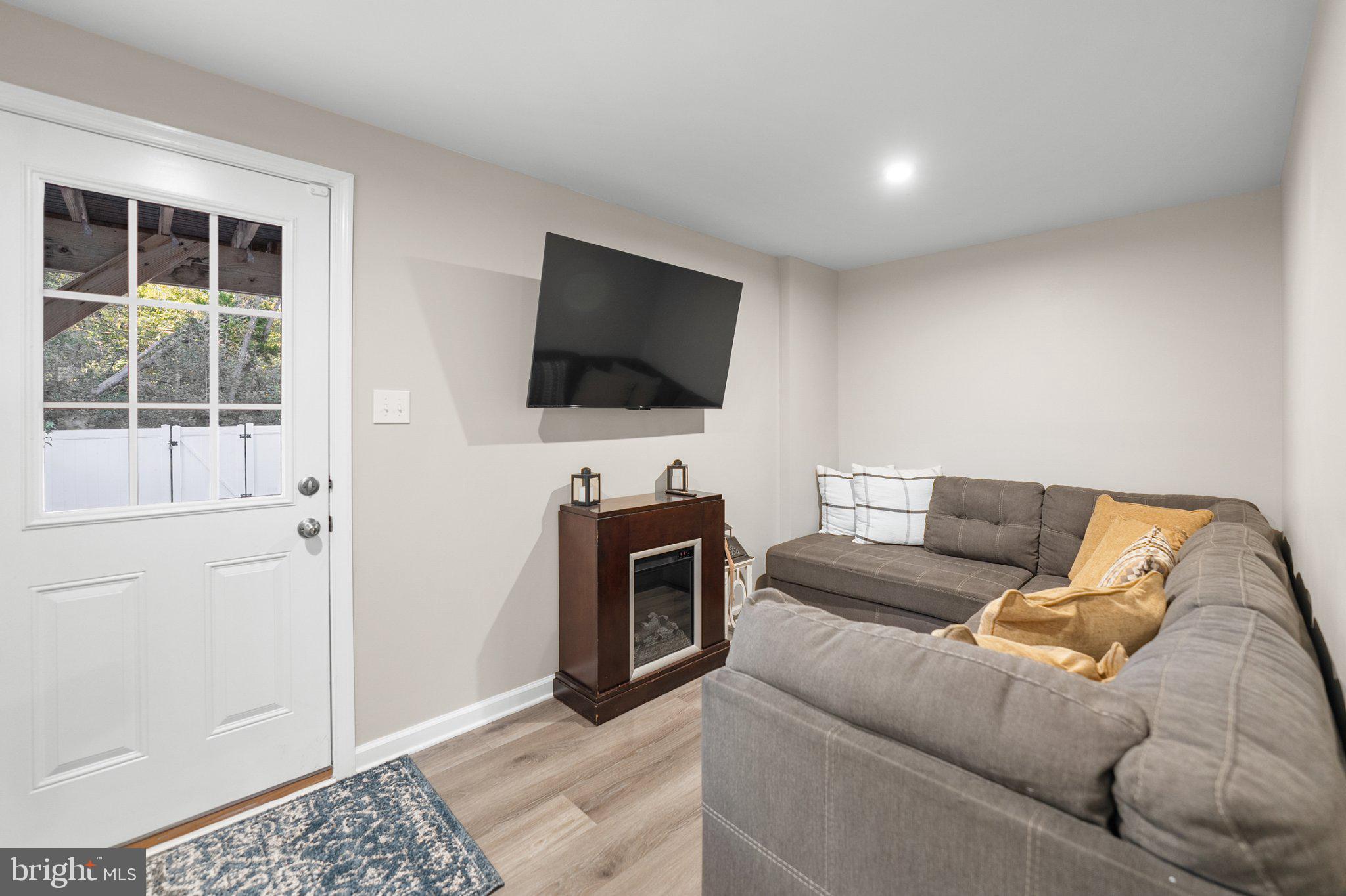 129 RILEY STREET