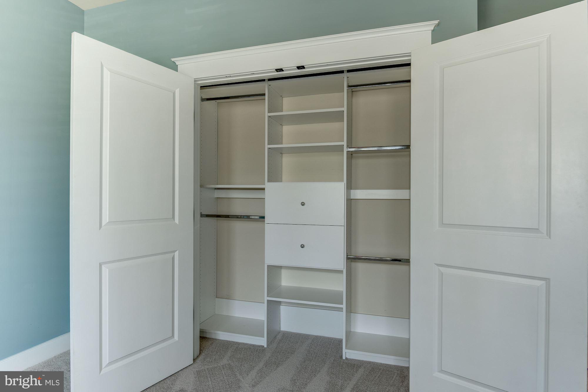 HILLWOOD - Residential