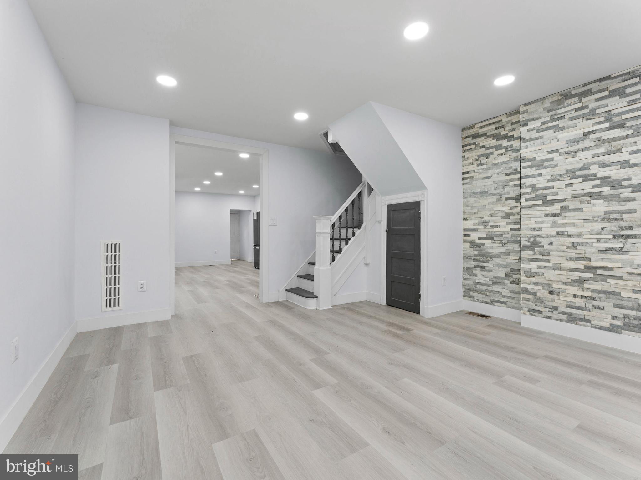 UNIVERSITY CITY - Residential