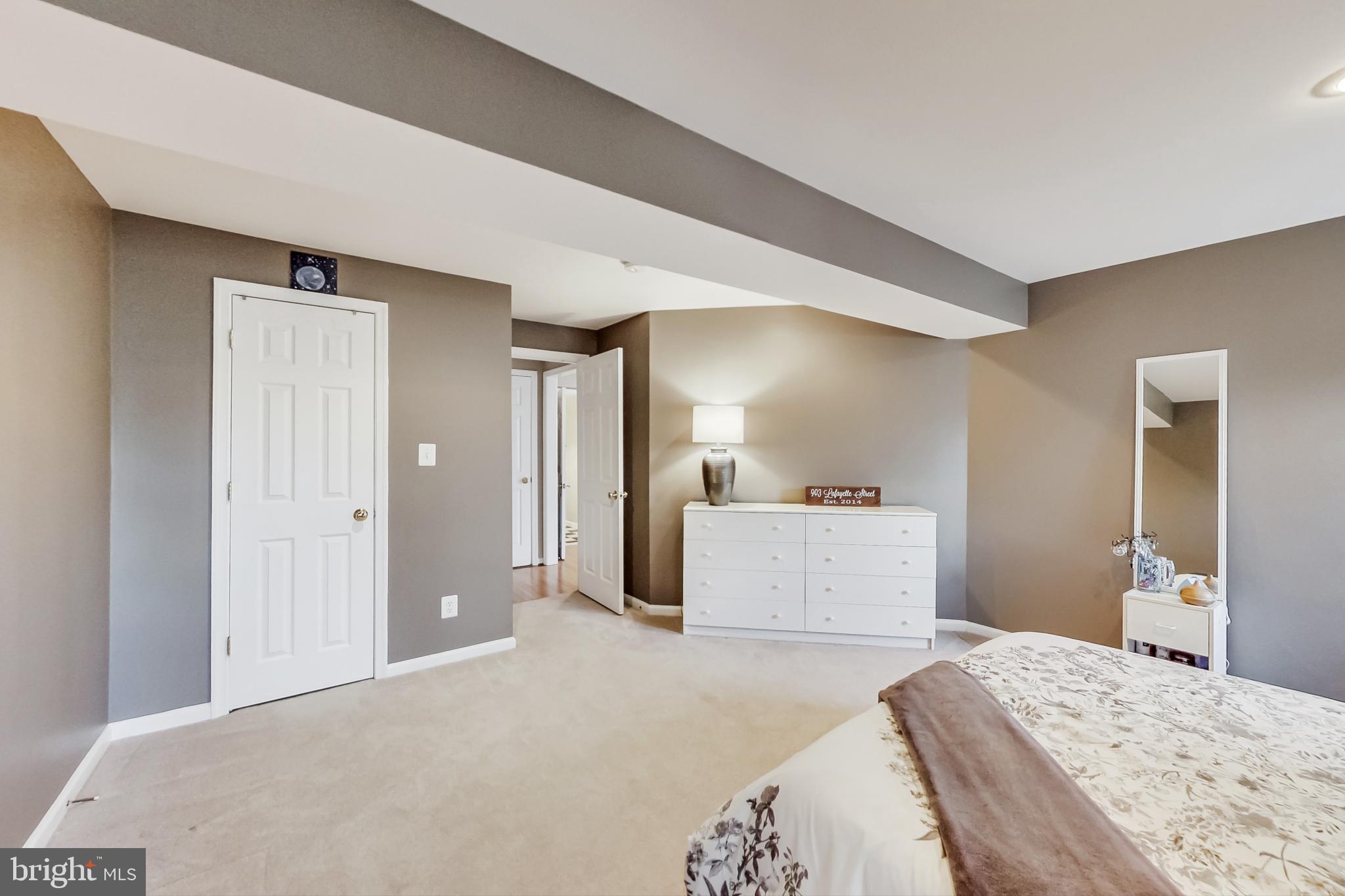 CHANTILLY HIGHLANDS - Residential