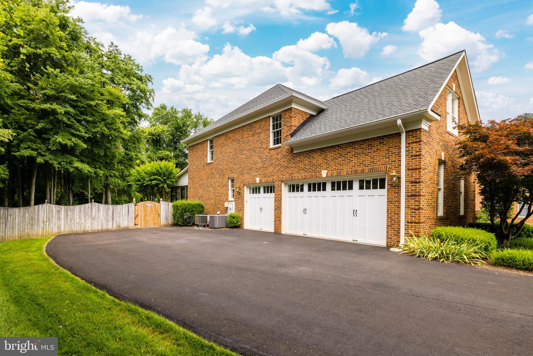 WOLFTRAP ESTATES - Residential