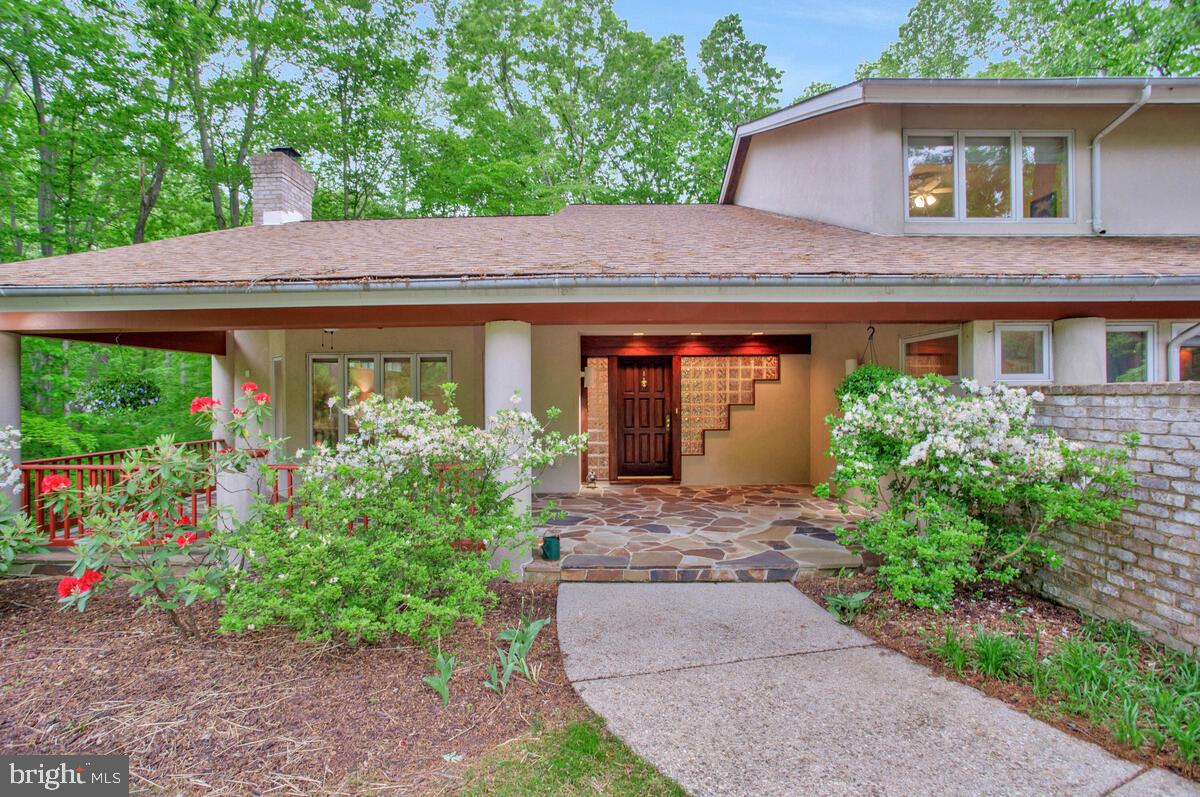 1204 JOHN ROSS COURT