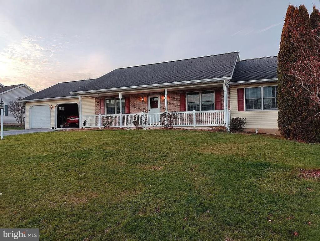 Photo of 17 Vista Drive, FREDERICKSBURG, PA 17026 (MLS # PALN2024106)