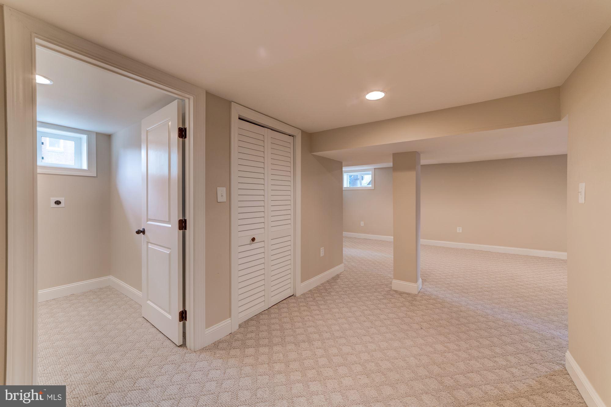 BROYHILL CREST - Residential