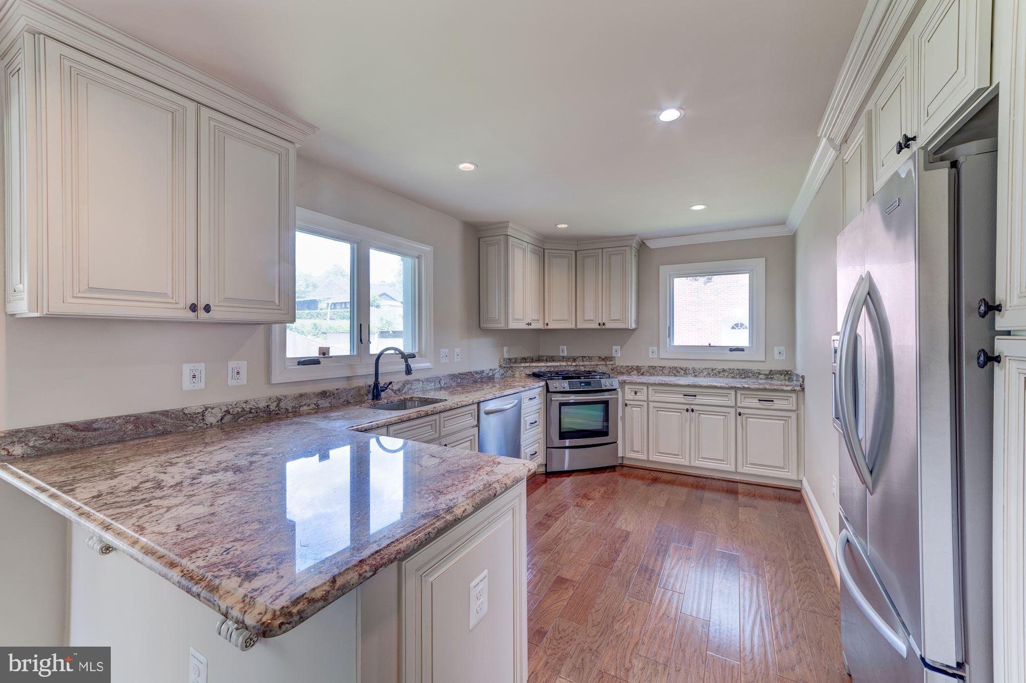 BROYHILL CREST - Residential