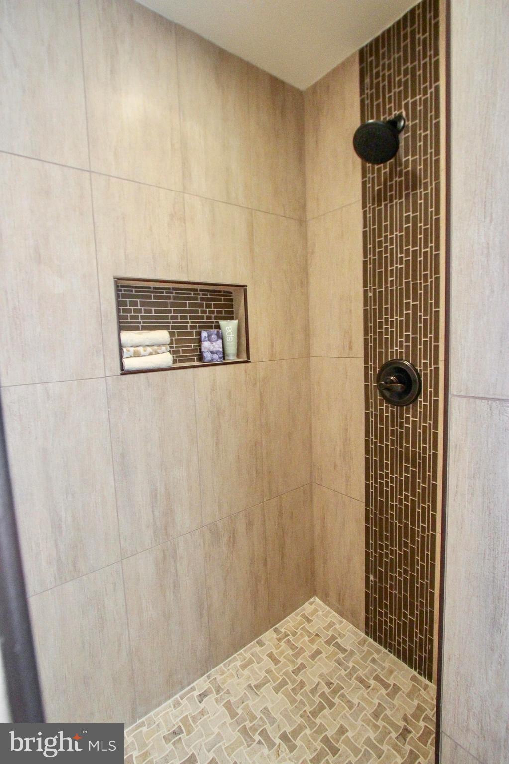 BROYHILL CREST - Residential