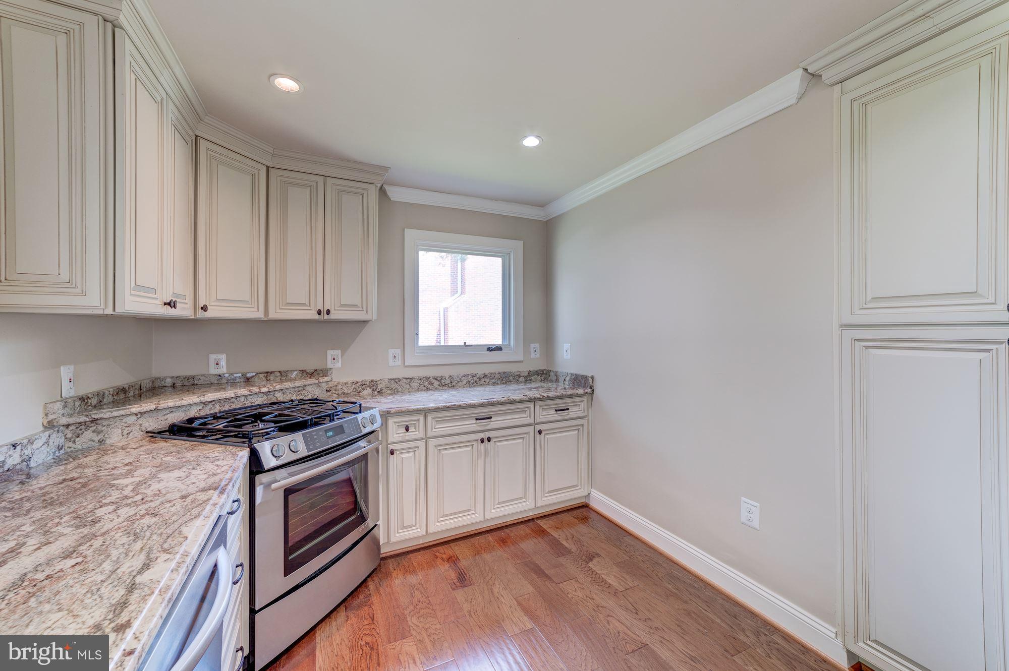 BROYHILL CREST - Residential