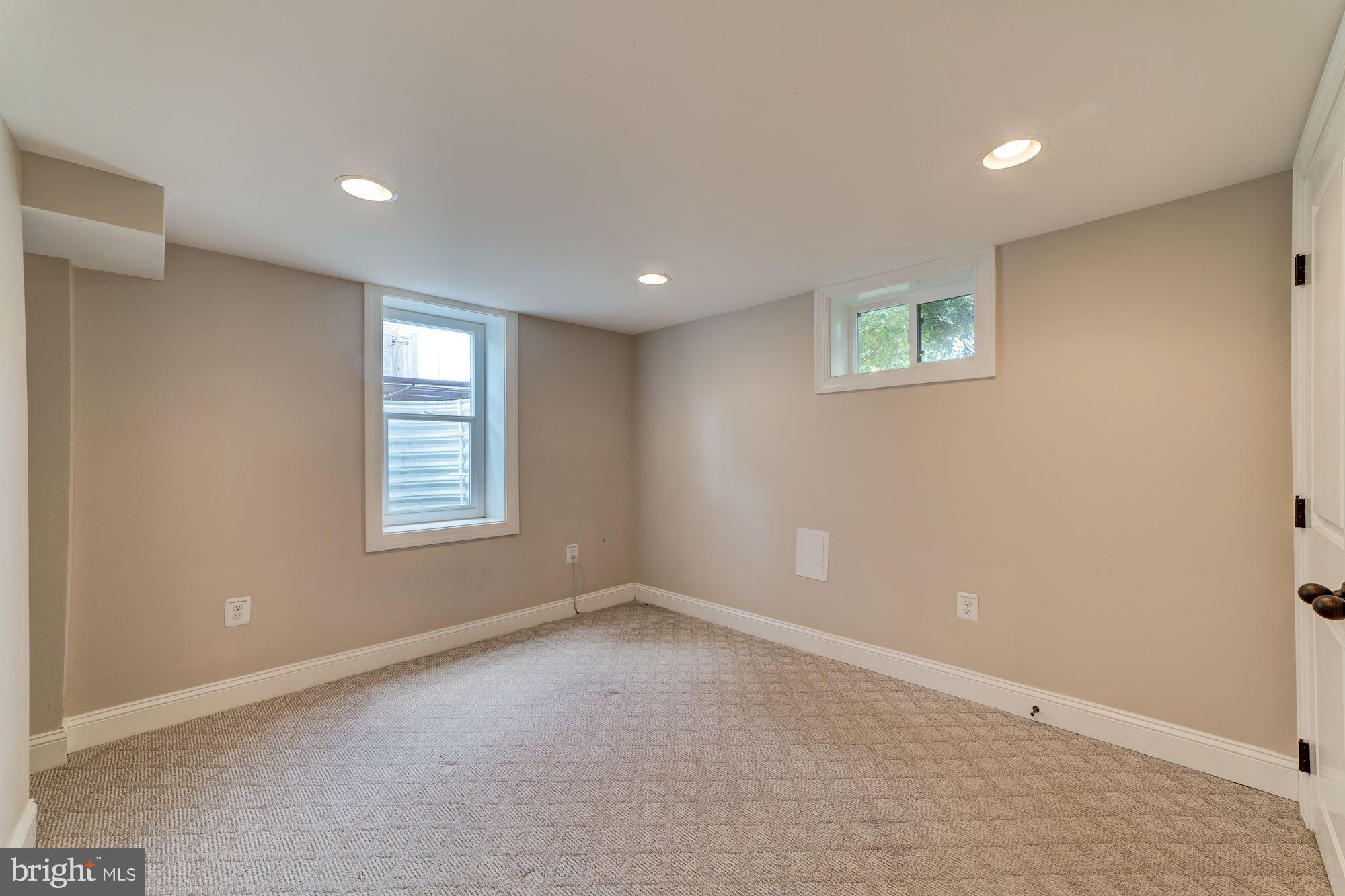 BROYHILL CREST - Residential