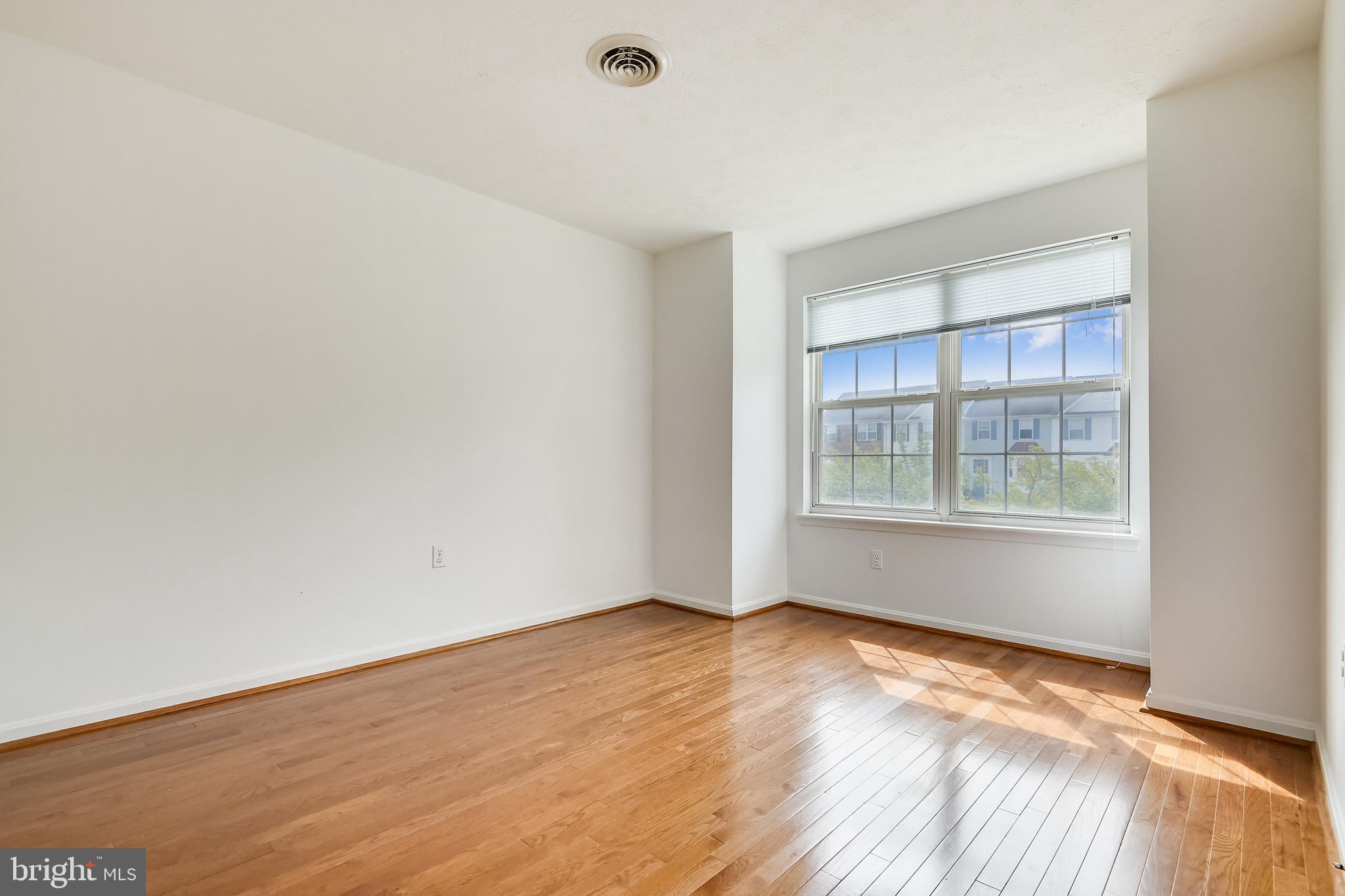 COLLEGE - Residential