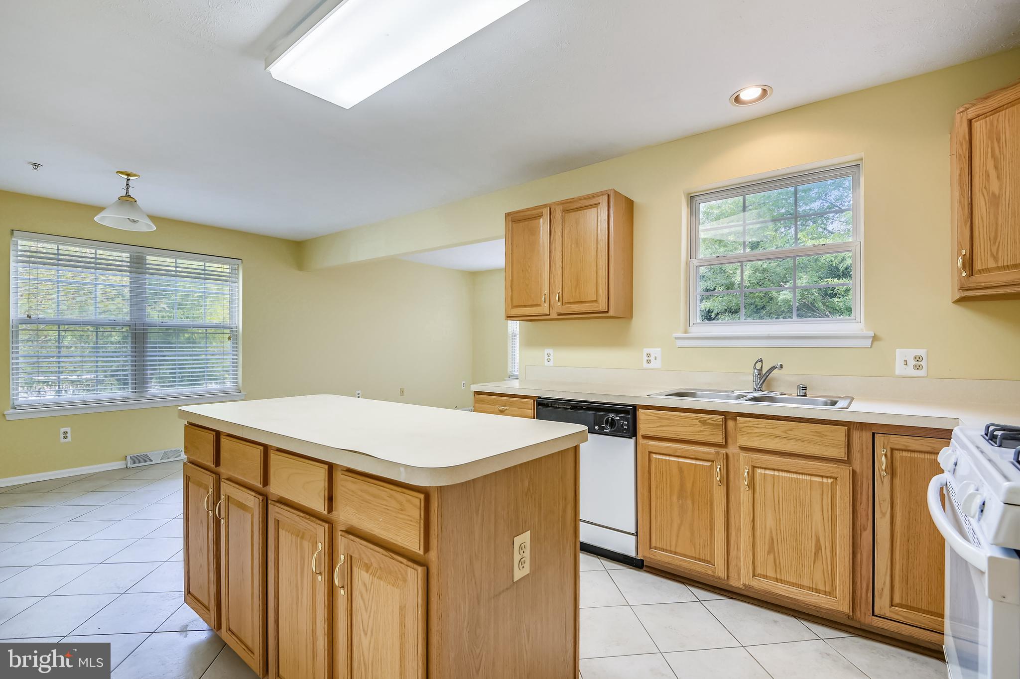 COLLEGE - Residential