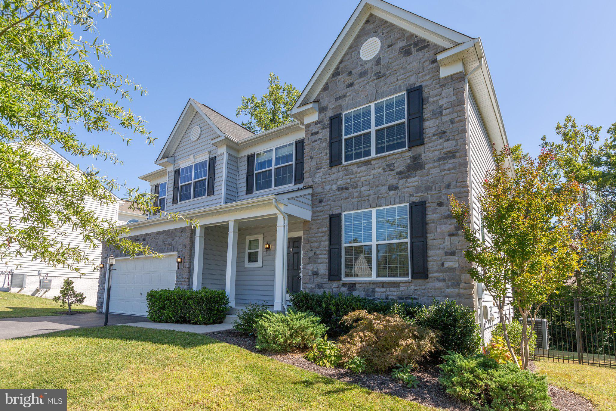 EAGLES POINTE - Residential