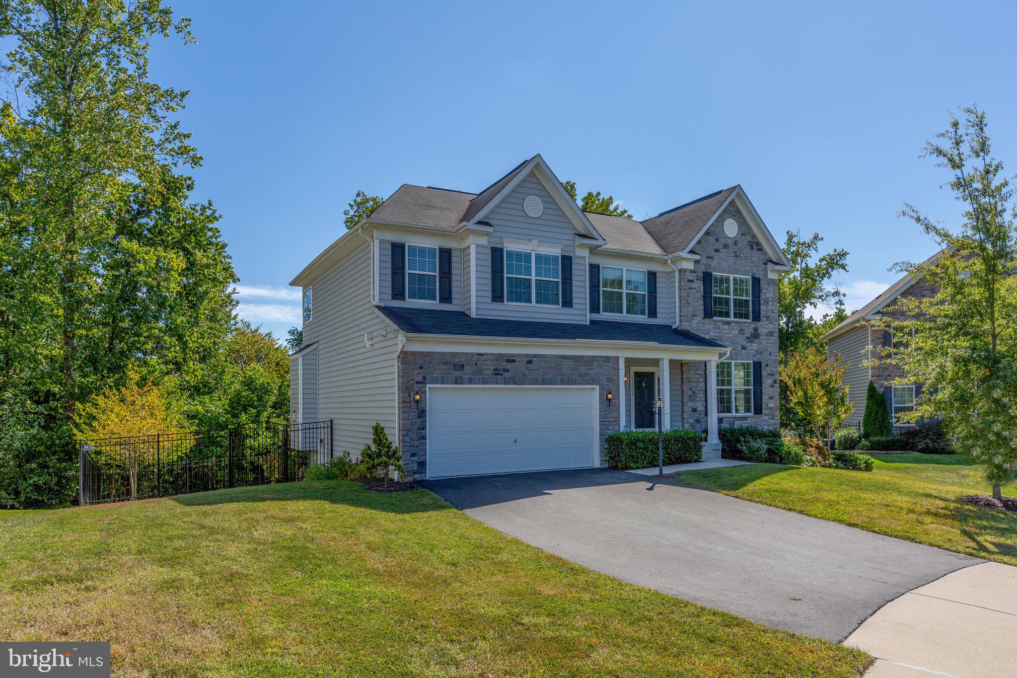 EAGLES POINTE - Residential