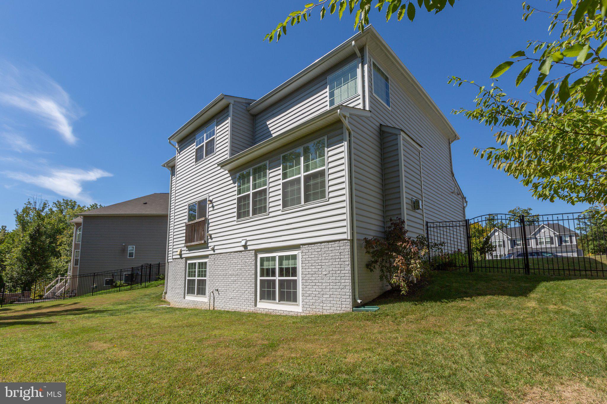 EAGLES POINTE - Residential