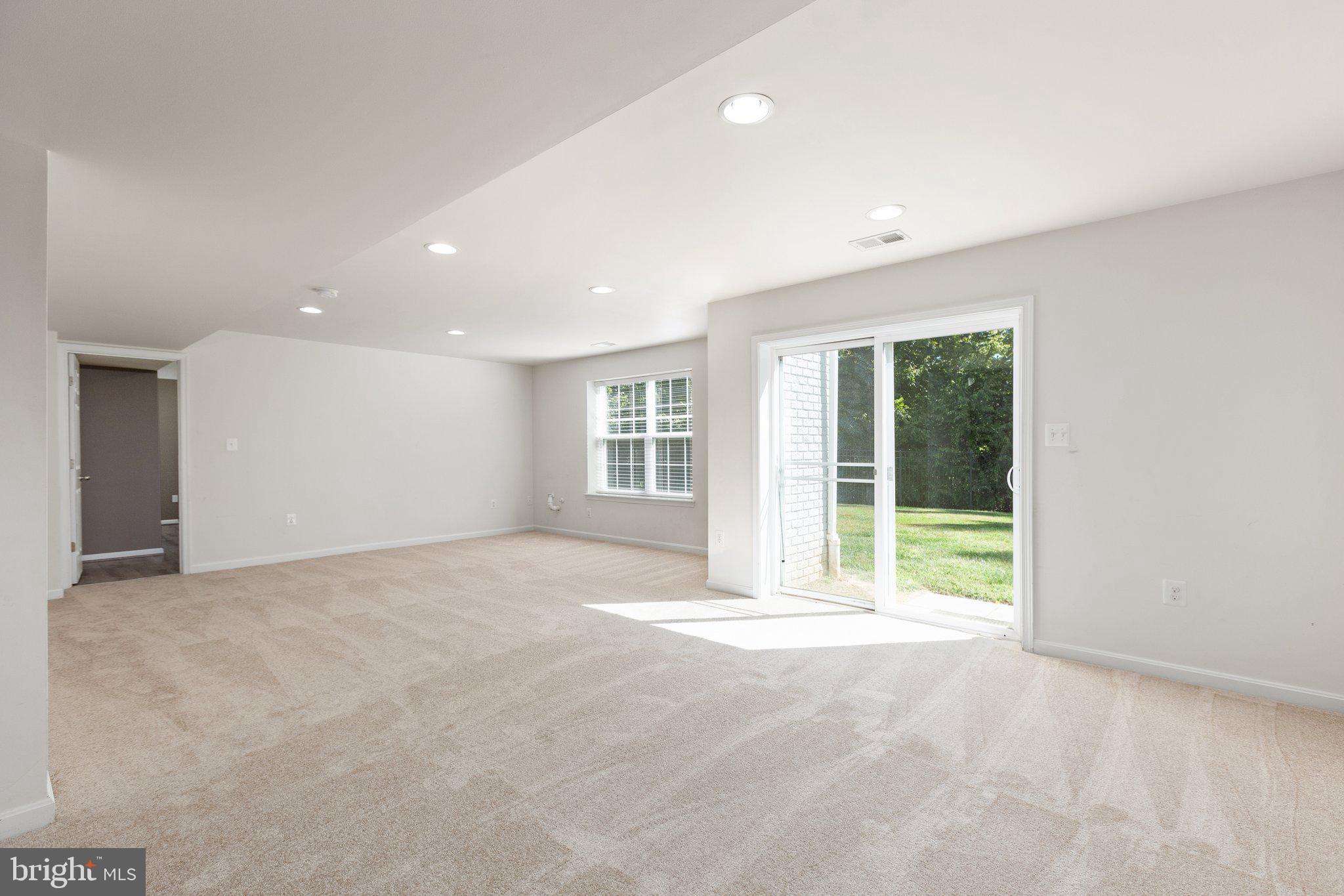 EAGLES POINTE - Residential