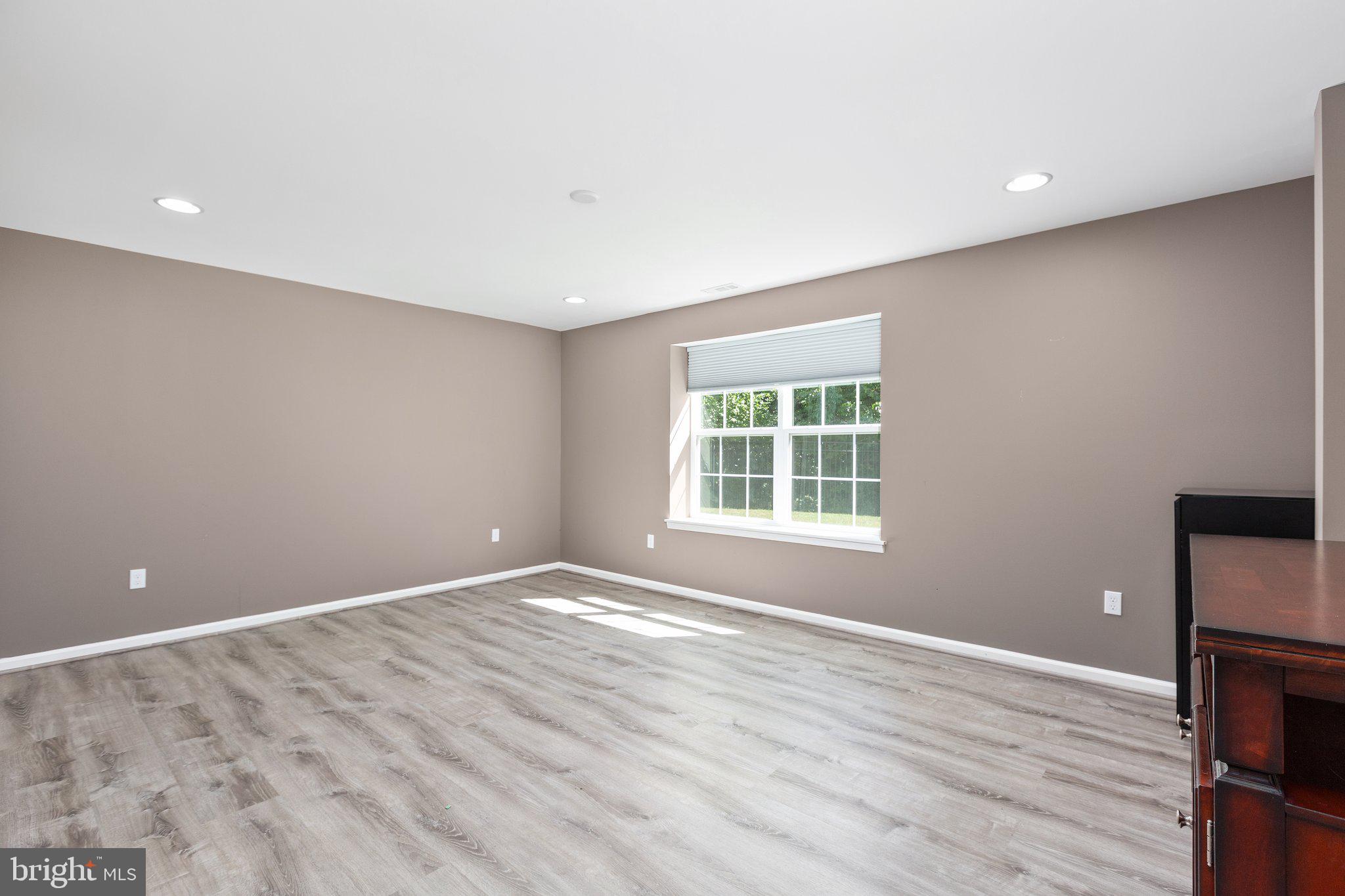 EAGLES POINTE - Residential