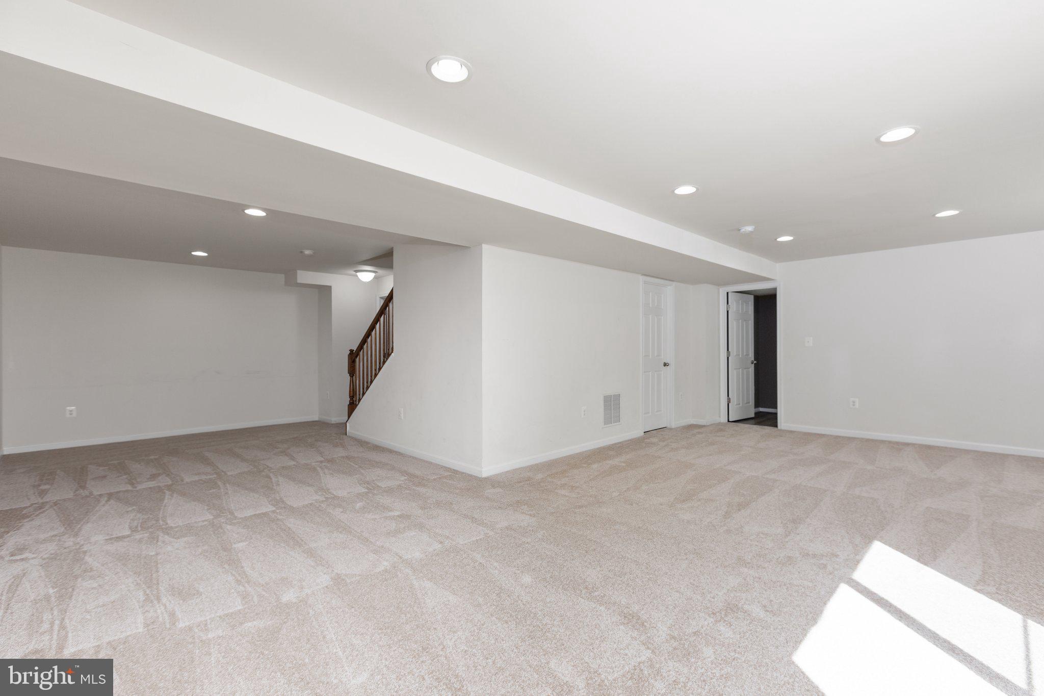 EAGLES POINTE - Residential