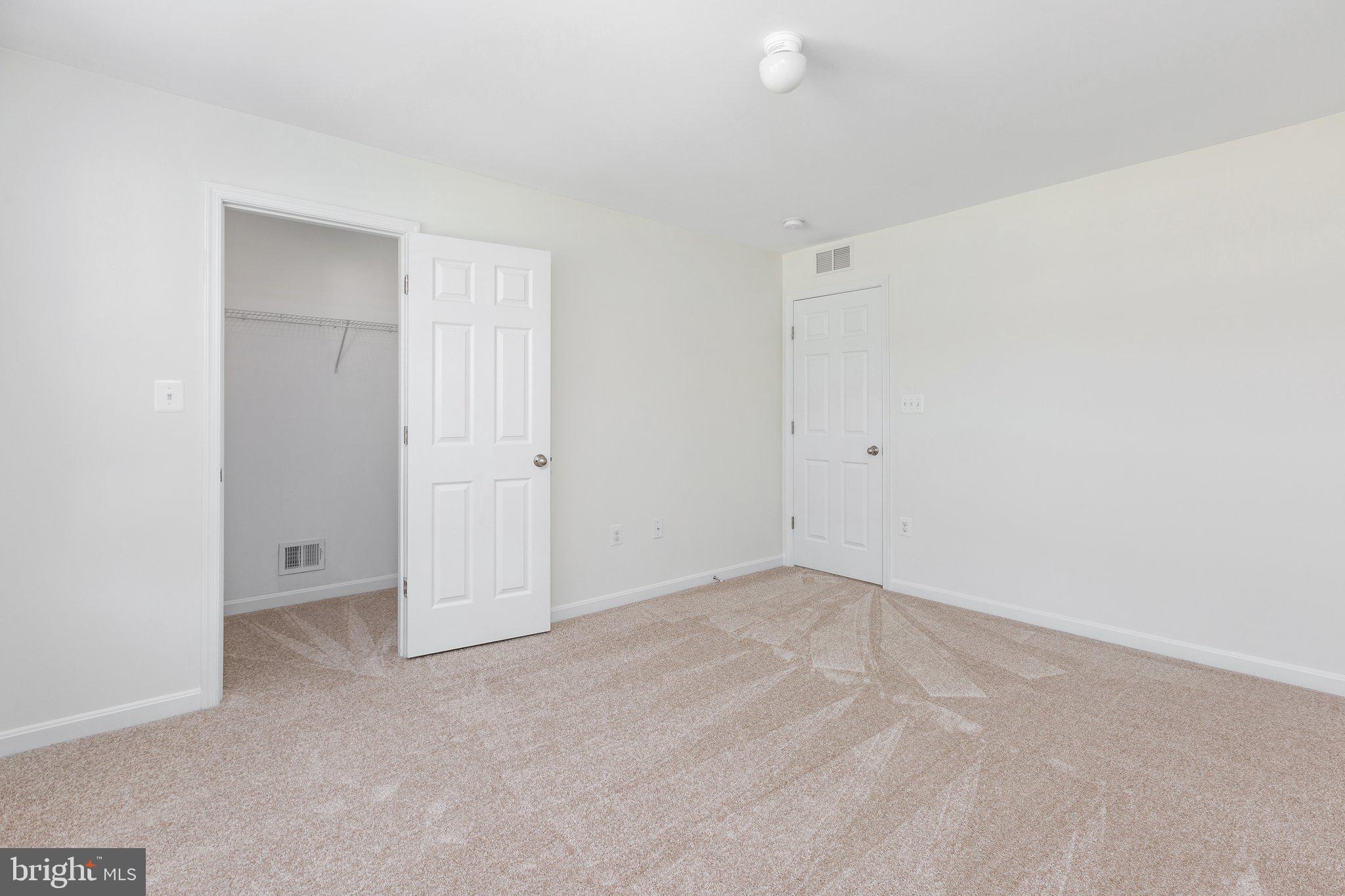 EAGLES POINTE - Residential