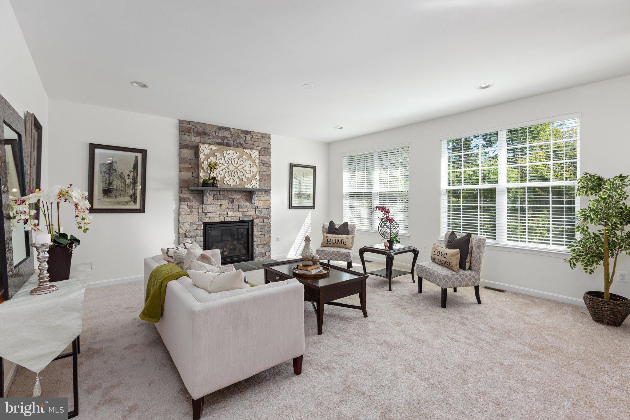 EAGLES POINTE - Residential