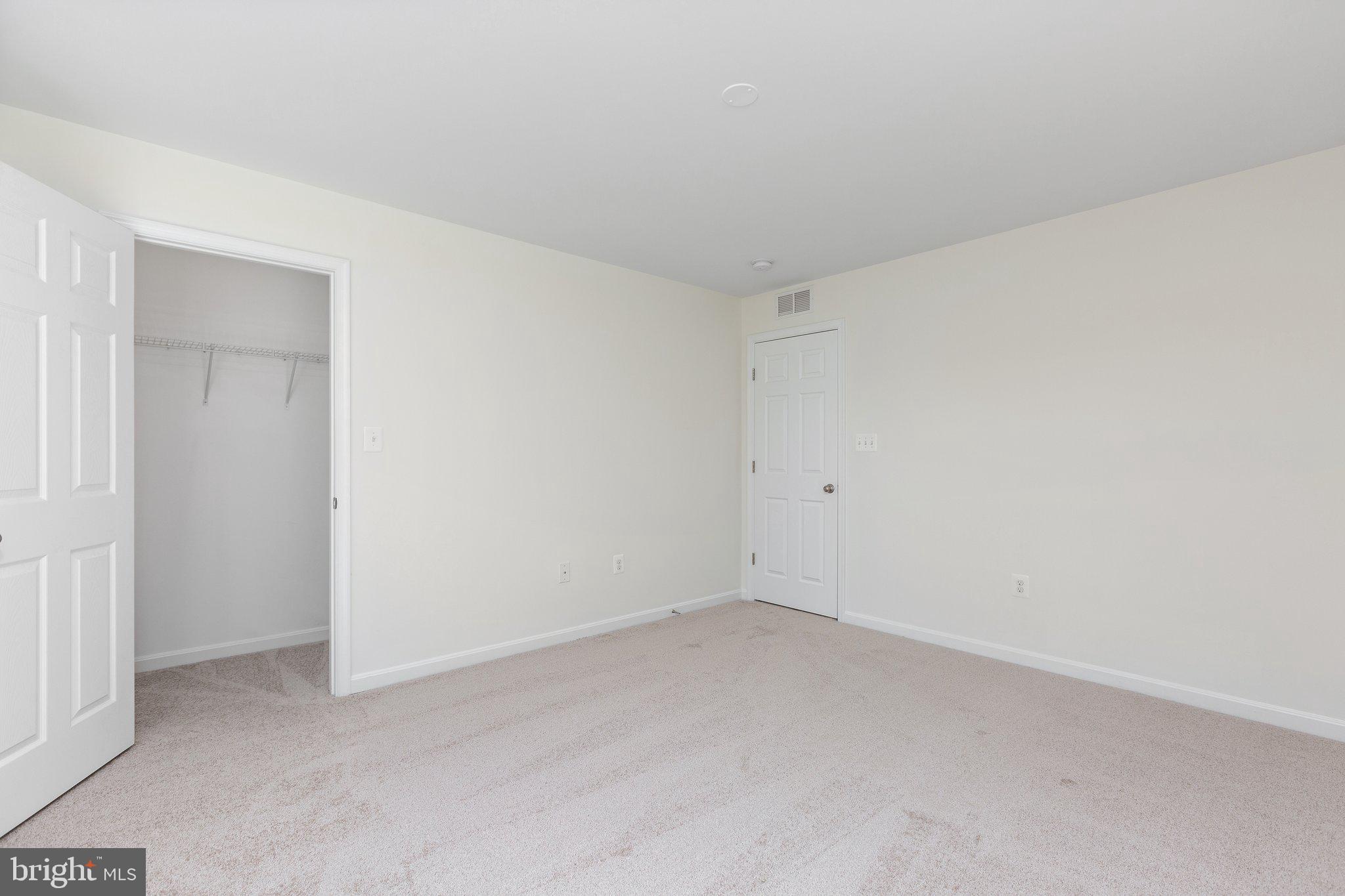 EAGLES POINTE - Residential