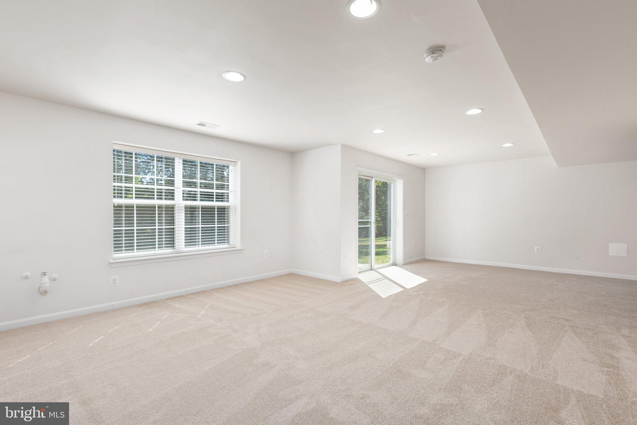 EAGLES POINTE - Residential