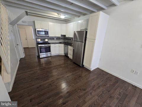 Townhouse For Rent - 712 S Randolph Street<br/> PHILADELPHIA, PA 19147