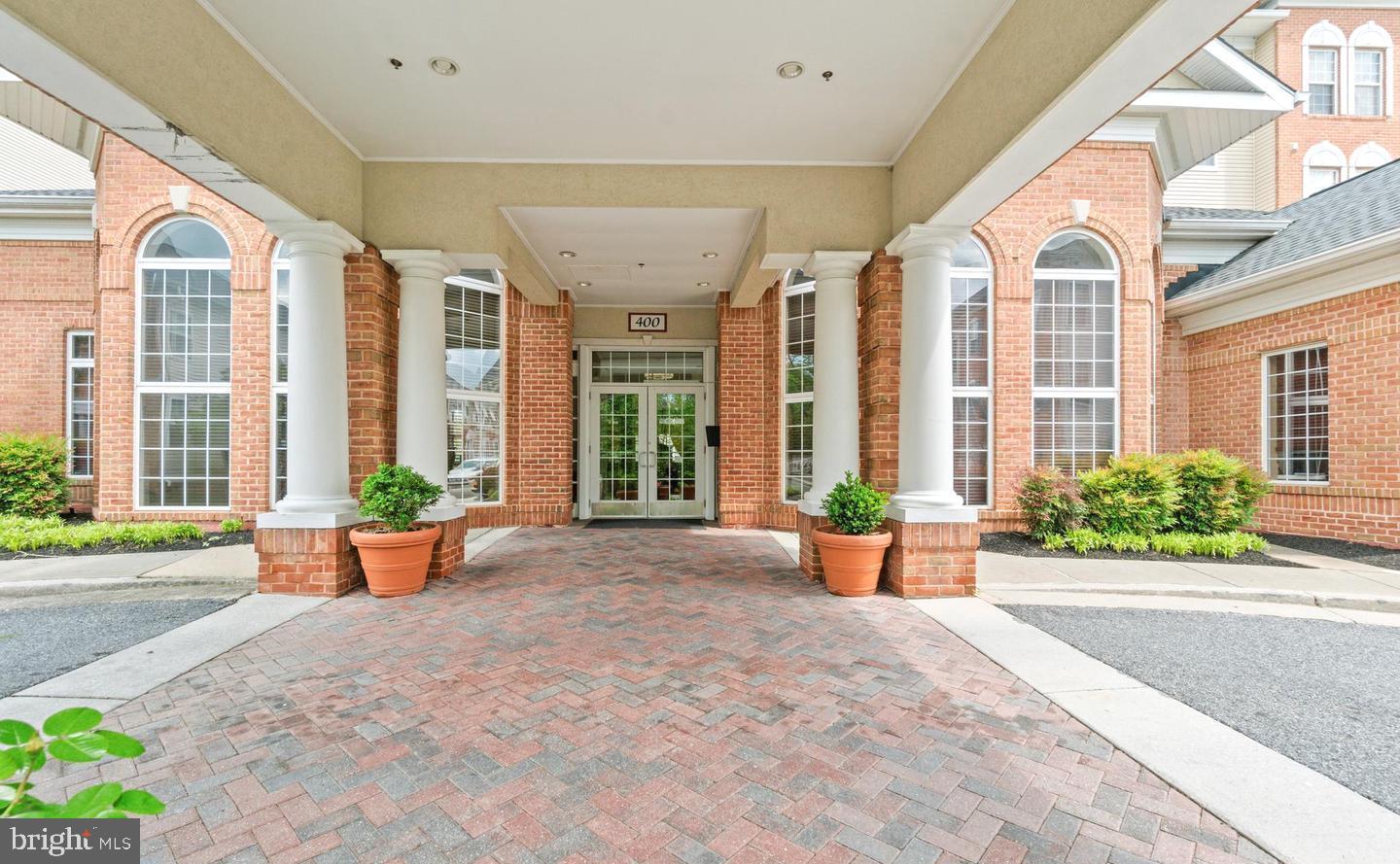 400 SYMPHONY CIRCLE 136E