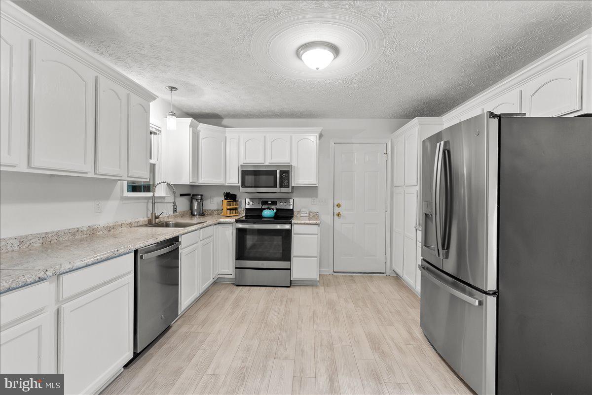 LAKE HOLIDAY ESTATES - Residential