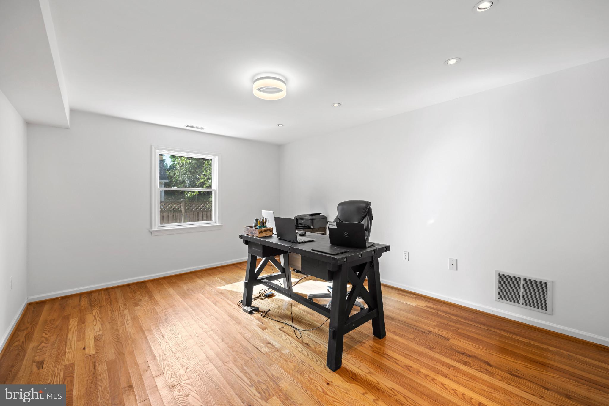 SCHOOLERS POND - Residential