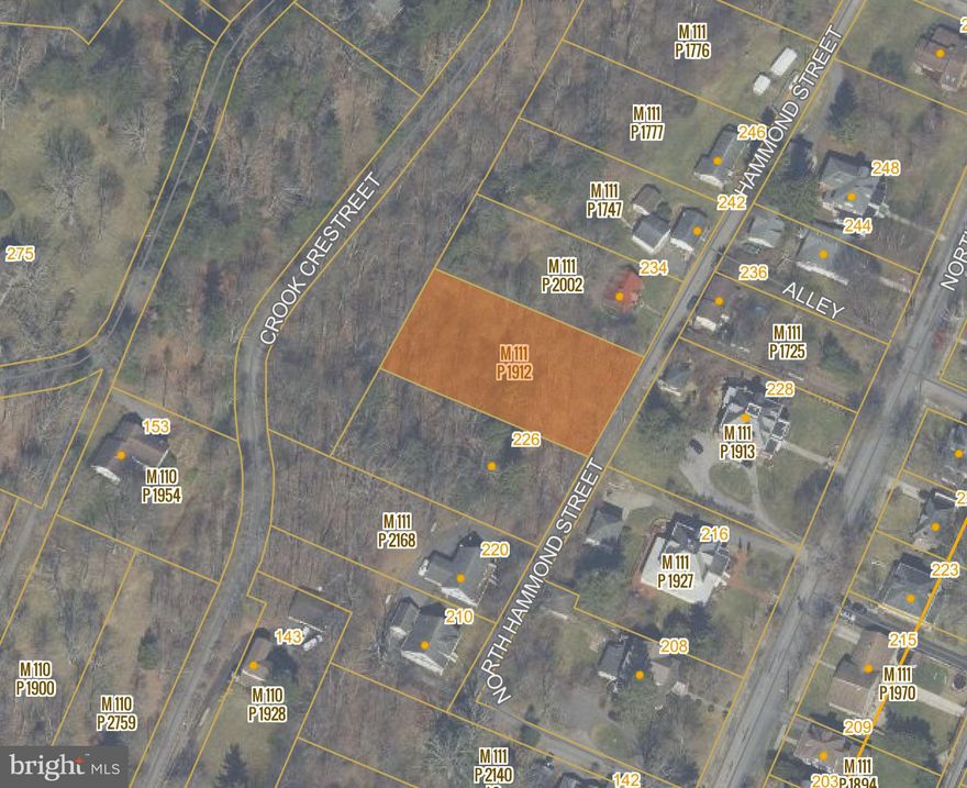 A practical, in‑town lot close to everything that quaint downtown Oakland has to offer.  You are just minutes to local shops, schools, and restaurants. Public utilities are available and easy access to main roads, making the possibilities endless.